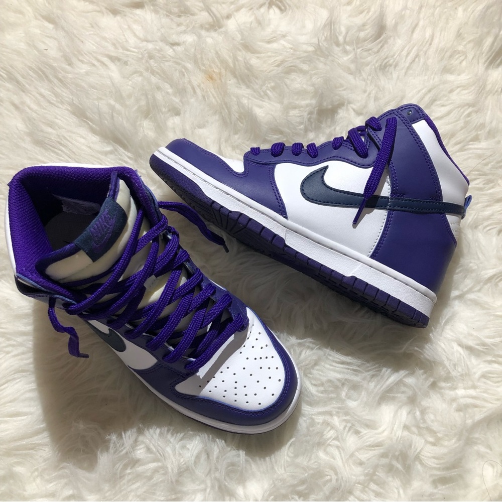 Nike dunk high sneakers Purple and white Like new Size 5.5Y = 7 women shoes cute